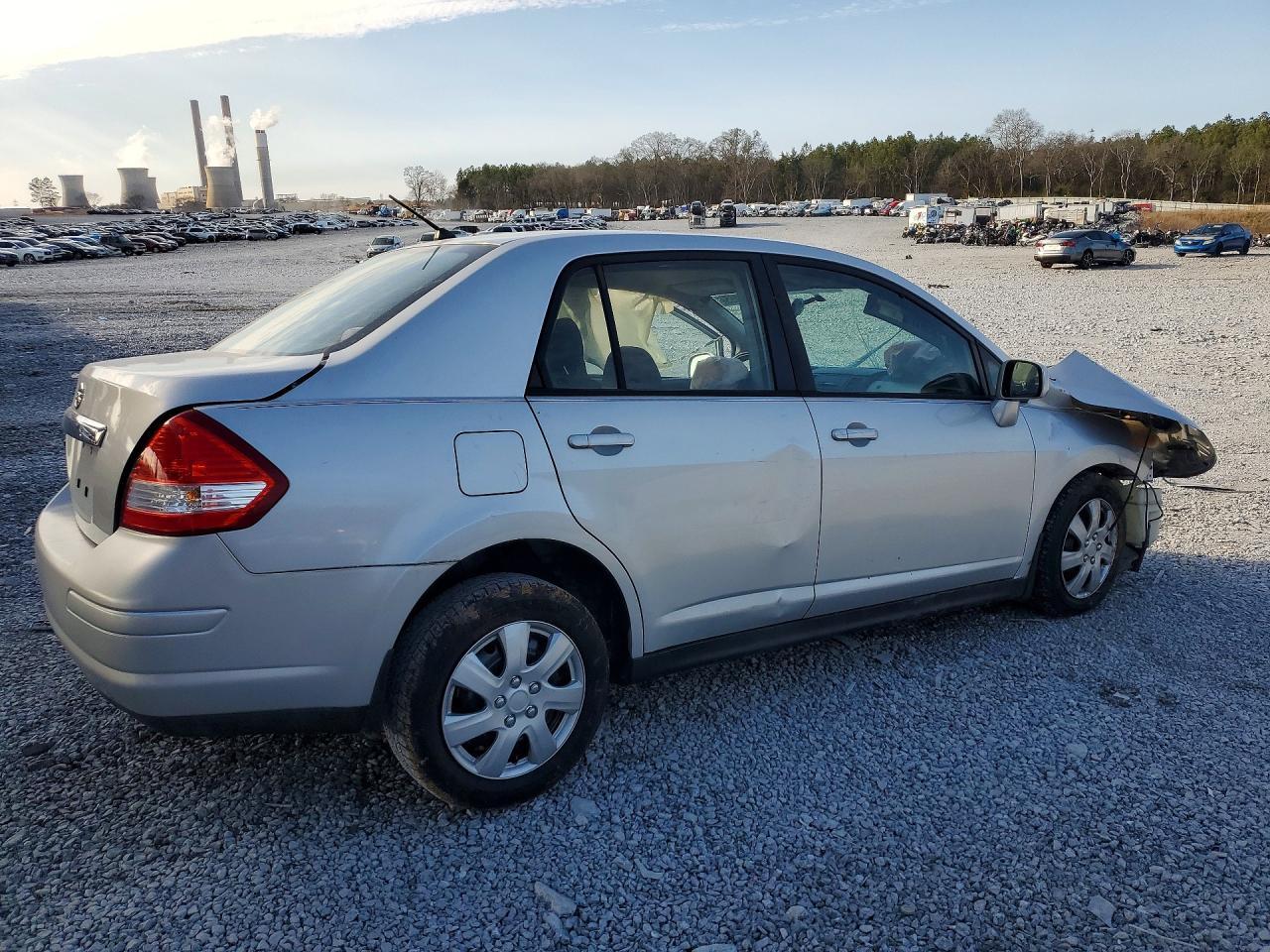 2010 Nissan Versa 1.8 S - Фото 3