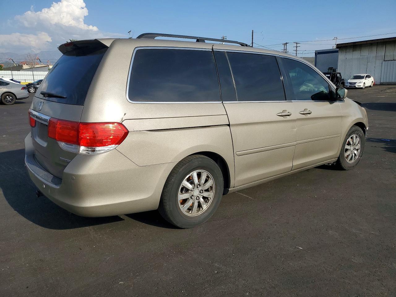2009 Honda Odyssey Touring - Image 3