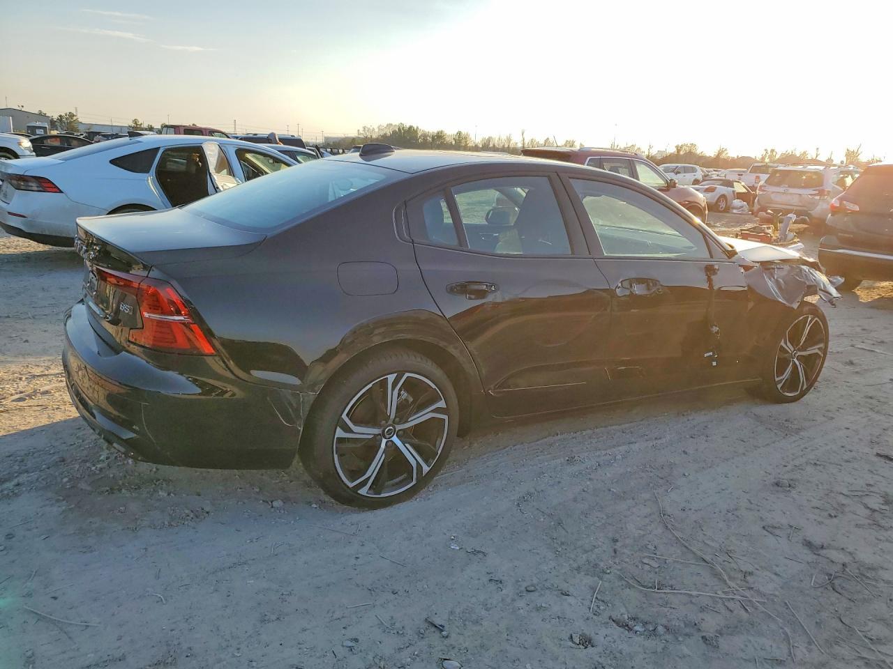 2024 Volvo S60 Core - Фото 3