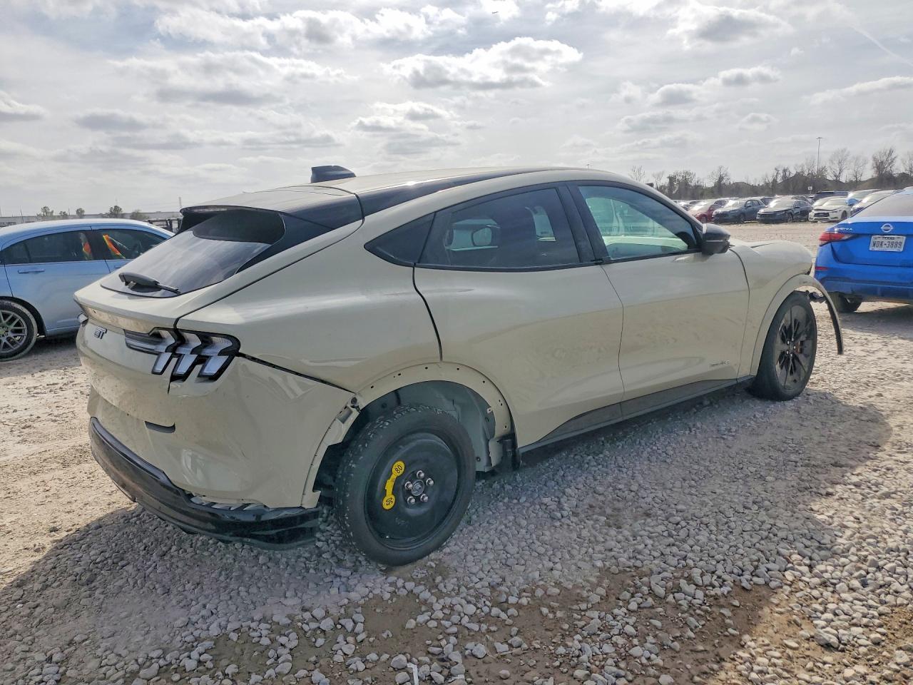 2025 Ford Mustang Mach-E Gt - Фото 3