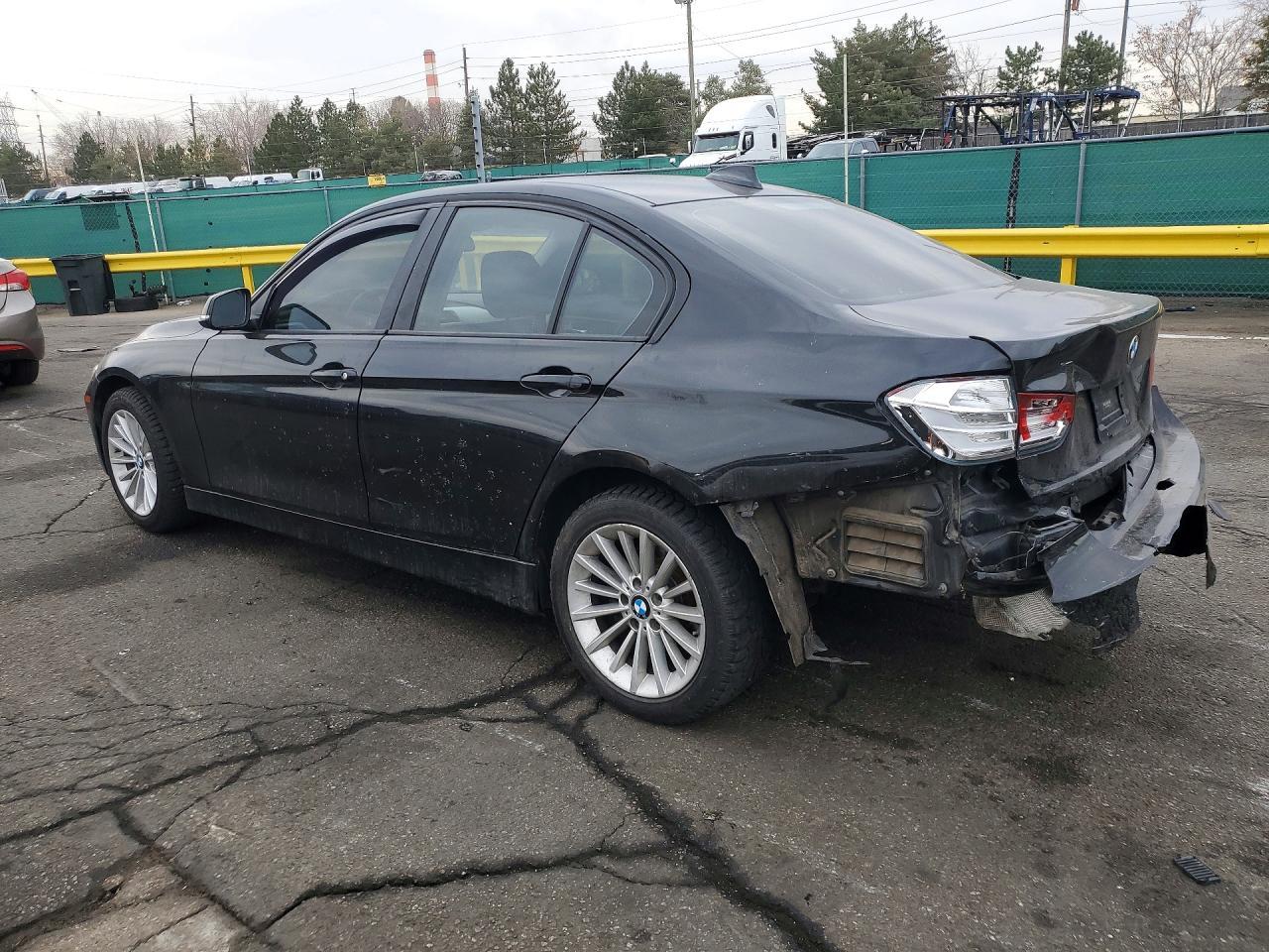 2014 BMW 320 I - Фото 2