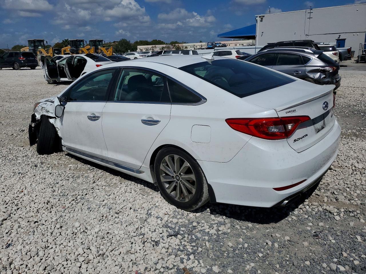 2016 Hyundai Sonata Sport - Фото 2