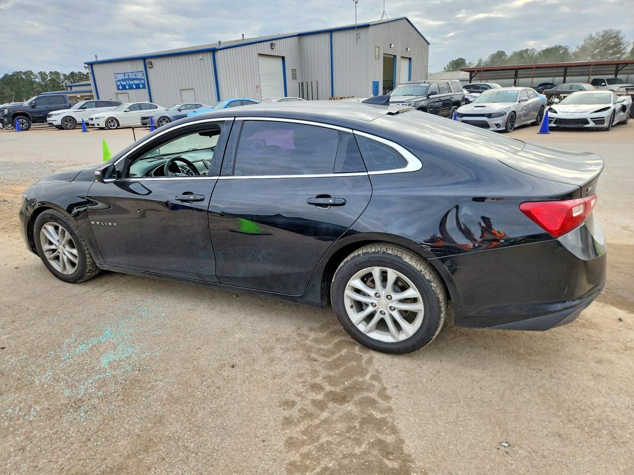 2018 Chevrolet Malibu Lt - Image 2