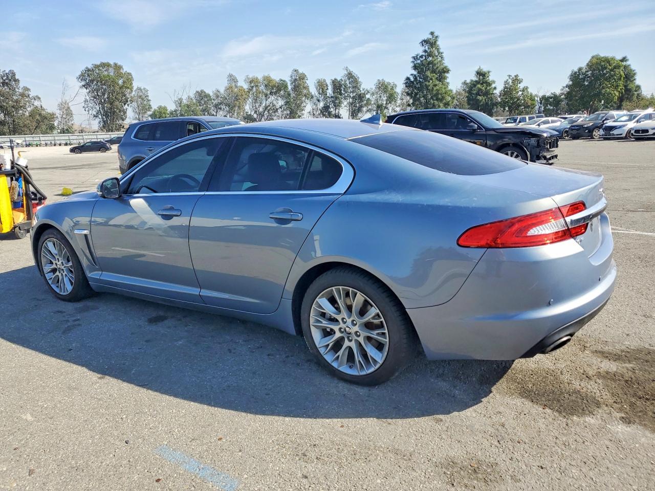 2013 Jaguar Xf - Image 2