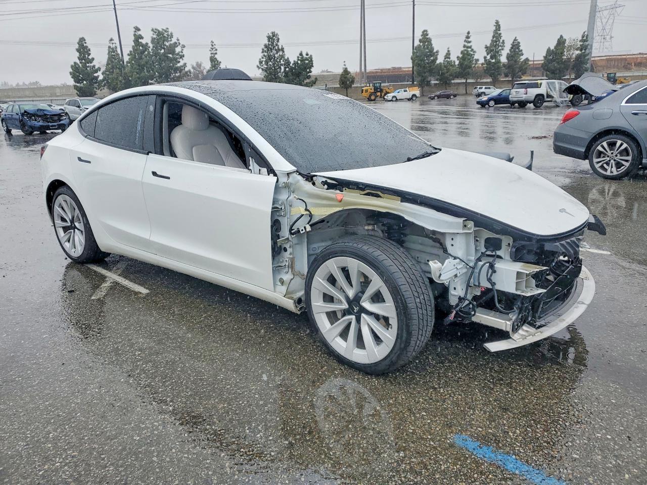 2022 Tesla Model 3 - Image 4