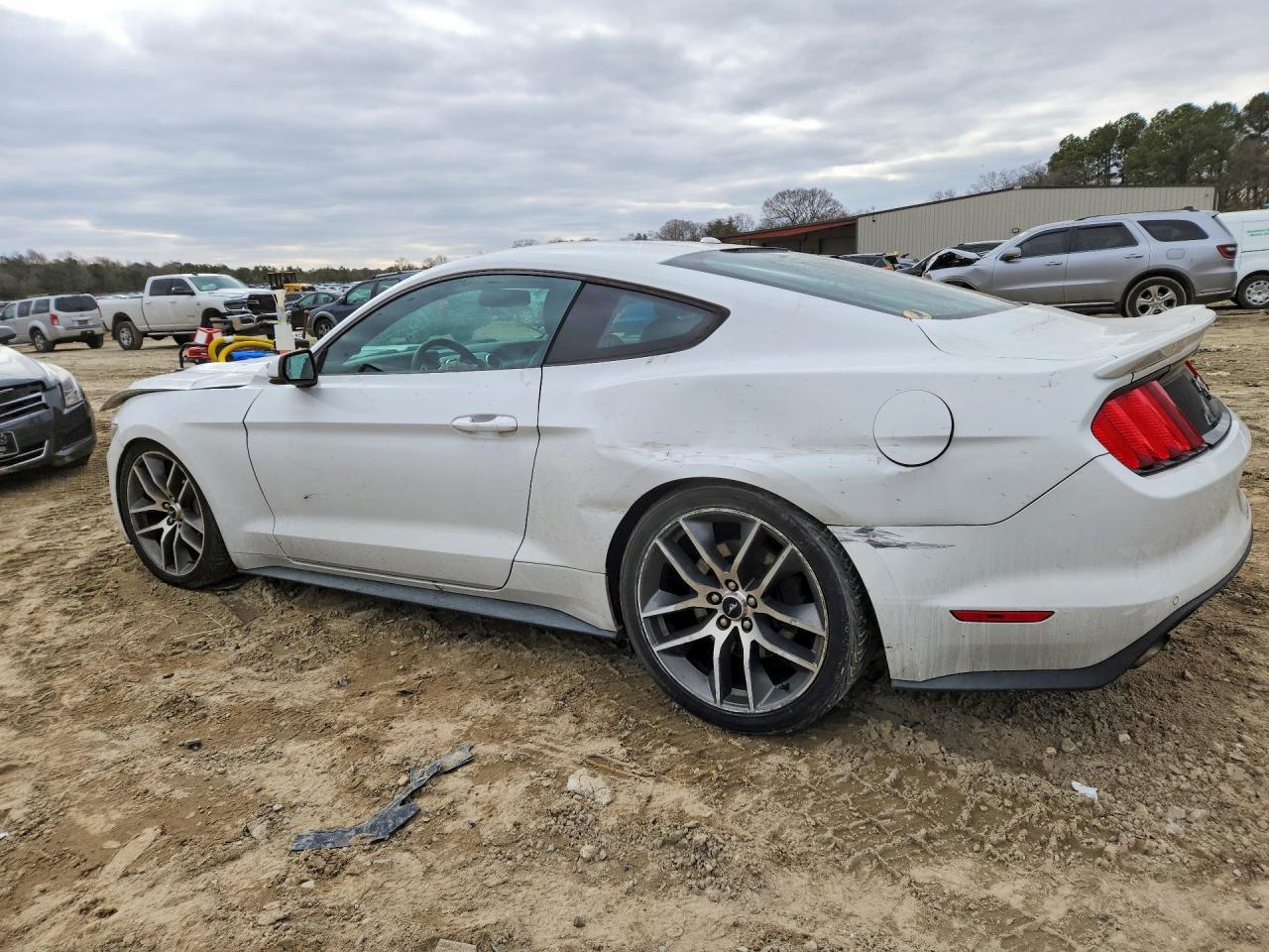 2015 Ford Mustang - Фото 2