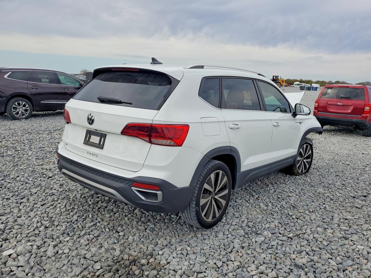 2022 Volkswagen Taos Se - Фото 3