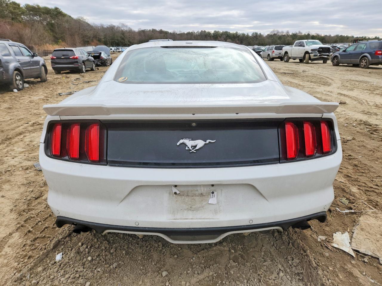 2015 Ford Mustang - Фото 6