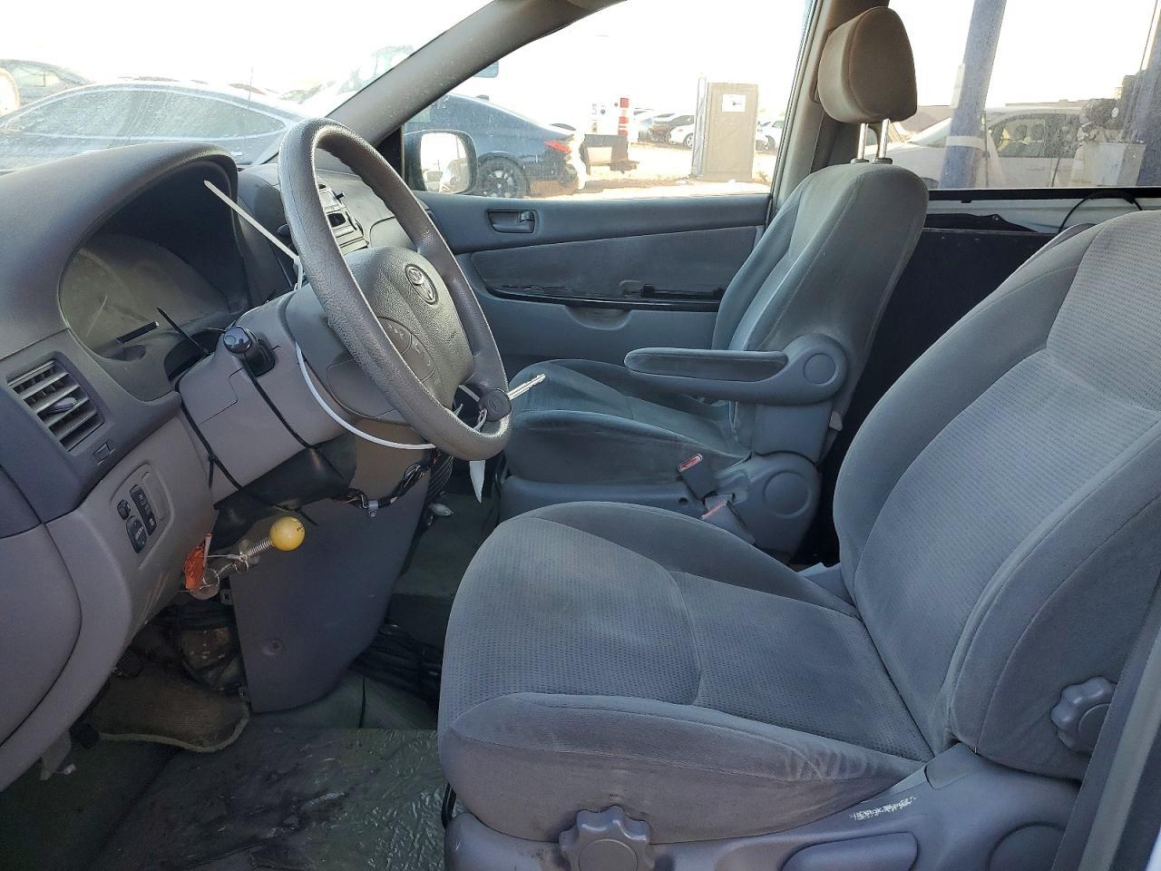 2004 Toyota Sienna Ce - Image 7