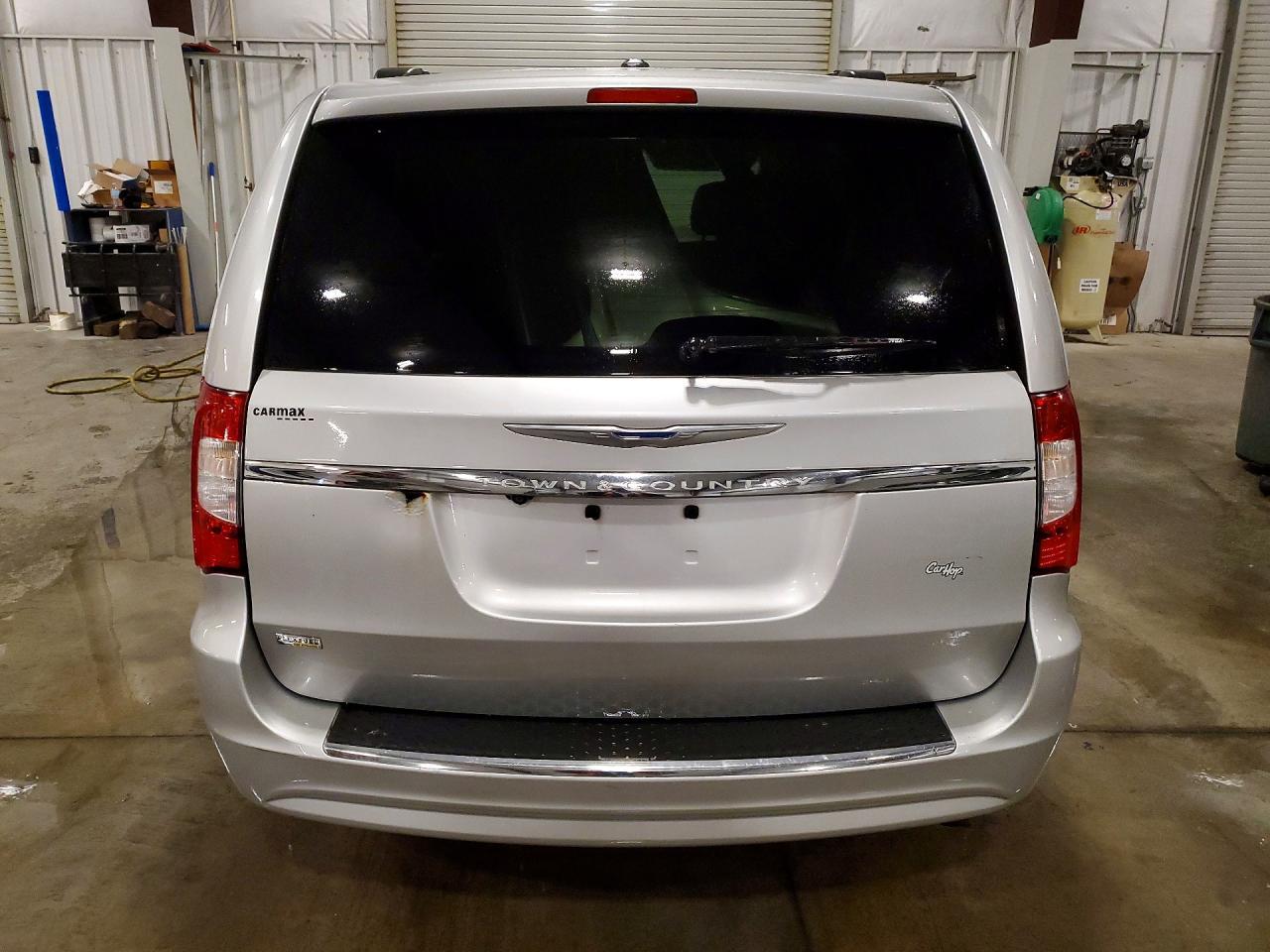 2012 Chrysler Town & Country Touring - Фото 6
