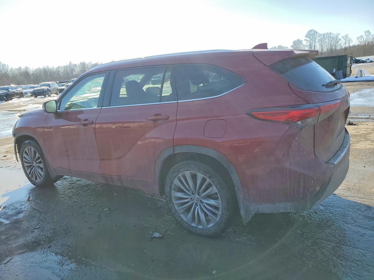 2021 Toyota Highlander Platinum - Image 2