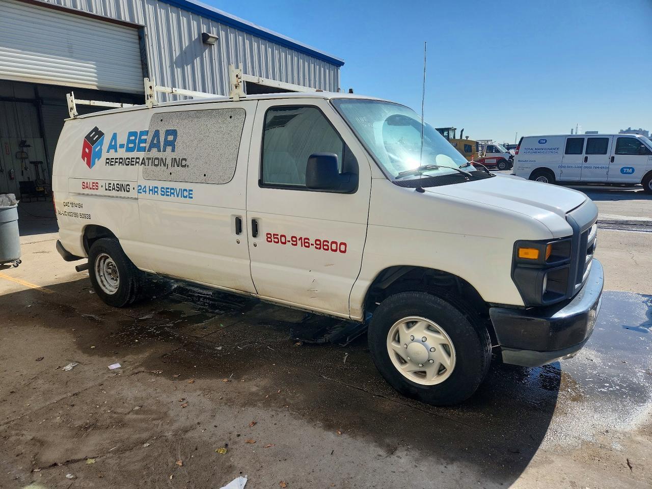 2014 Ford E250 Utility / Service Van - Image 4