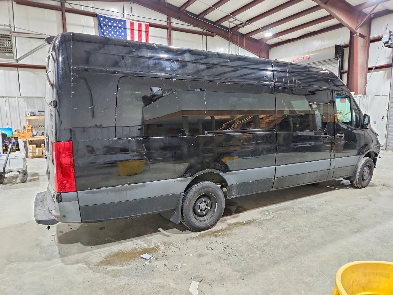 2022 Mercedes Benz Sprinter Delivery Van - Фото 3