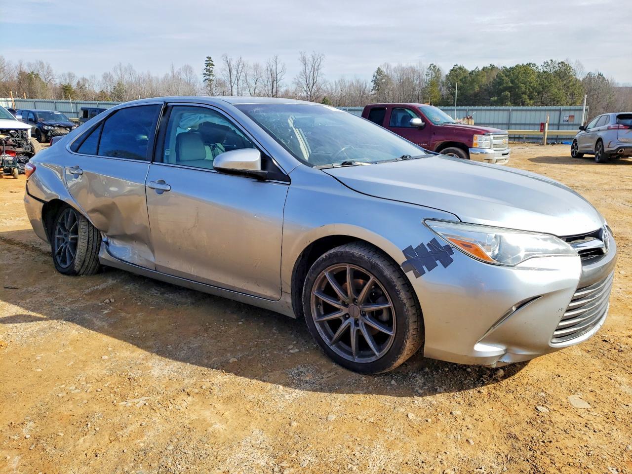 2015 Toyota Camry Le - Фото 4