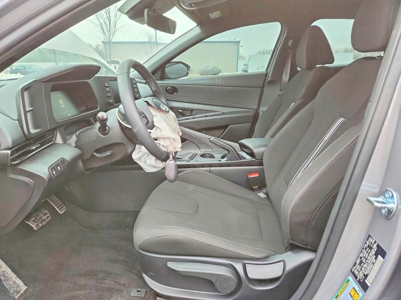 2026 Hyundai Elantra Sel Sport - Image 7