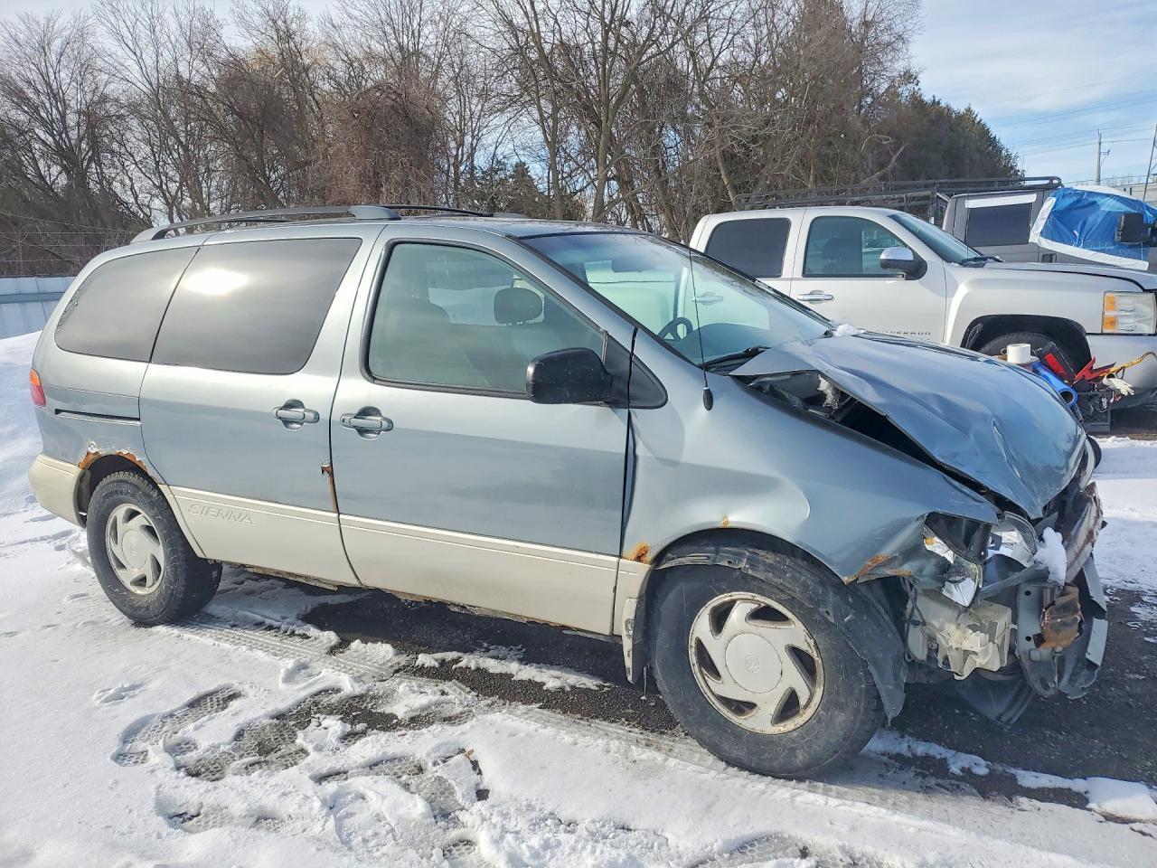 2000 Toyota Sienna Le - Фото 4