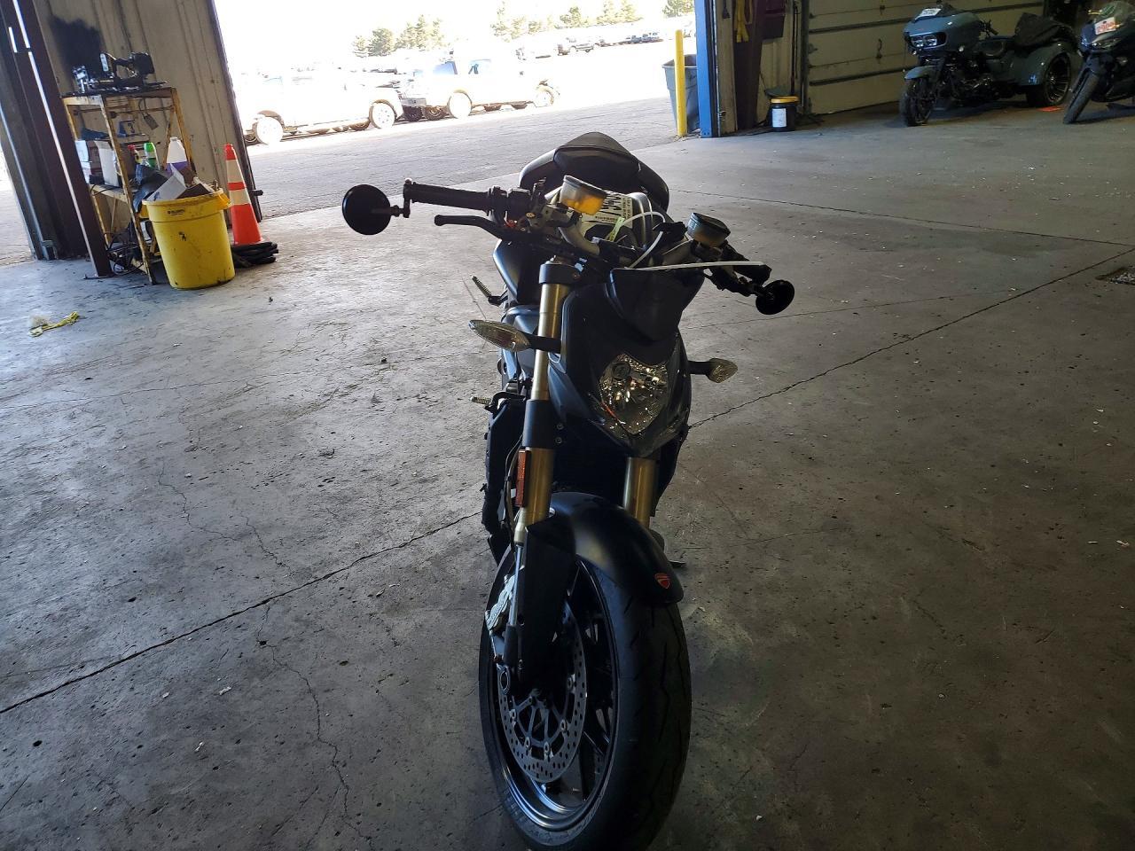 2012 Ducati Streetfighter 848 - Фото 2