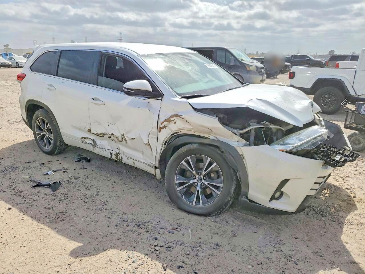 2017 Toyota Highlander Le Plus - Фото 4