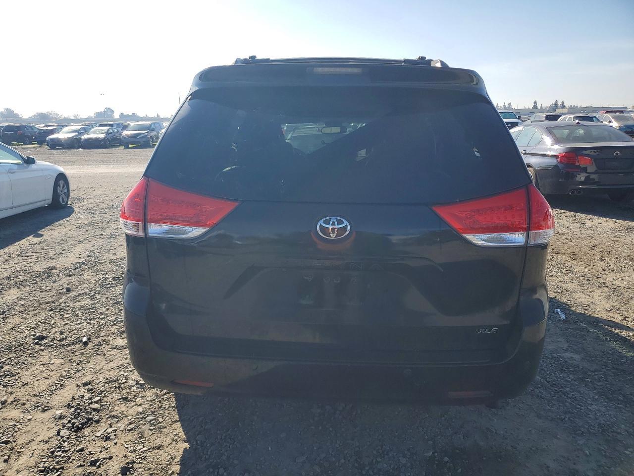 2011 Toyota Sienna Xle - Фото 6
