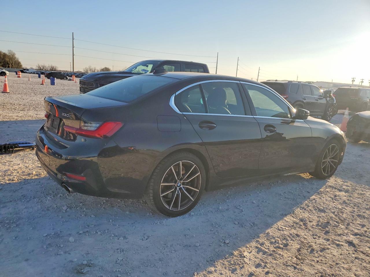 2019 BMW 330I - Фото 3