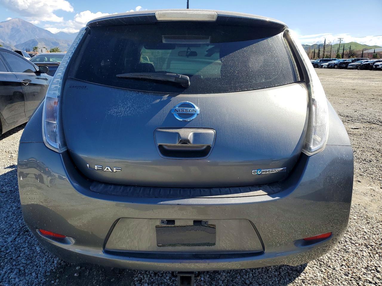 2016 Nissan Leaf S - Фото 6