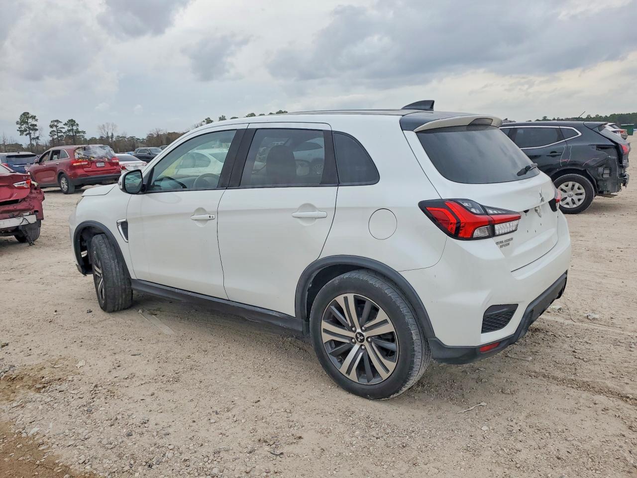 2020 Mitsubishi Outlander Sport Es - Image 2