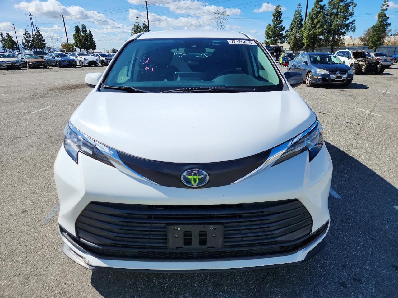 2021 Toyota Sienna Le - Фото 5