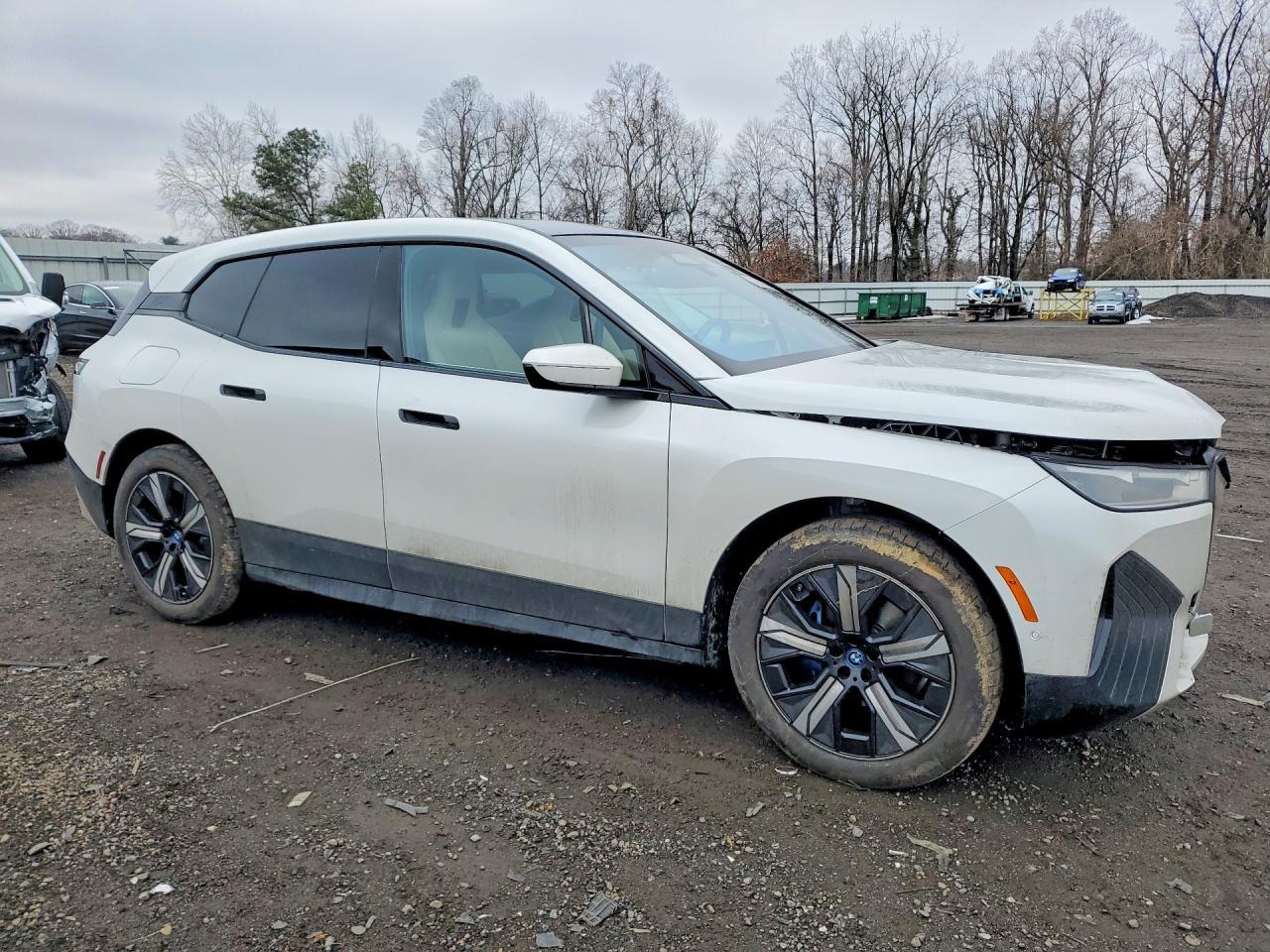 2023 BMW Ix xDrive50 - Фото 4