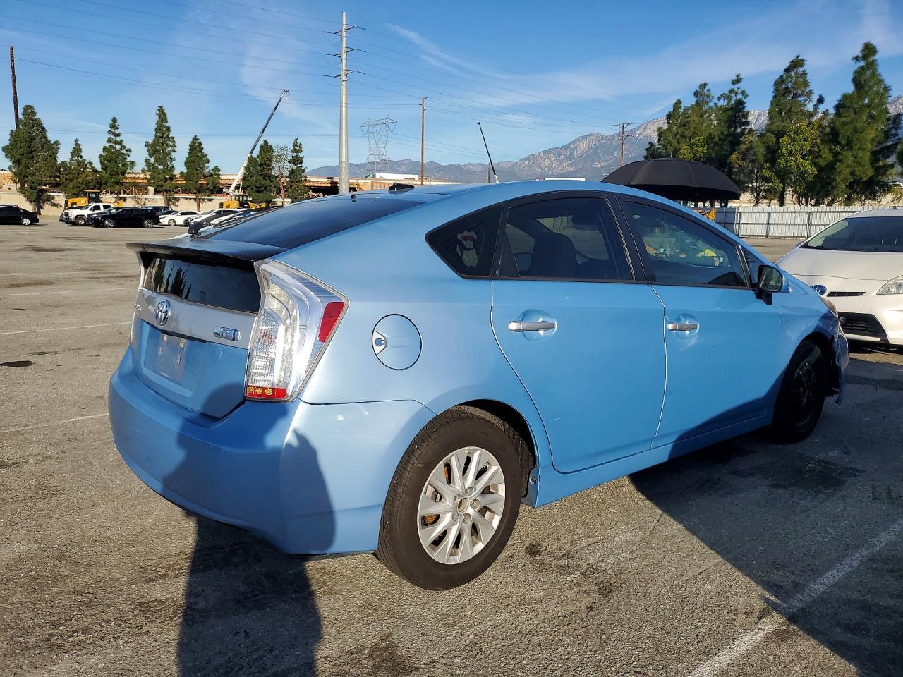 2013 Toyota Prius Plug-In - Фото 3