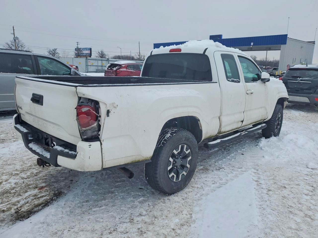 2017 Toyota Tacoma Access Cab - Image 3