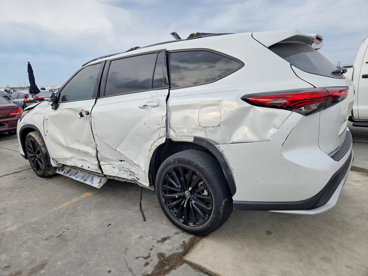 2023 Toyota Highlander L - Фото 3