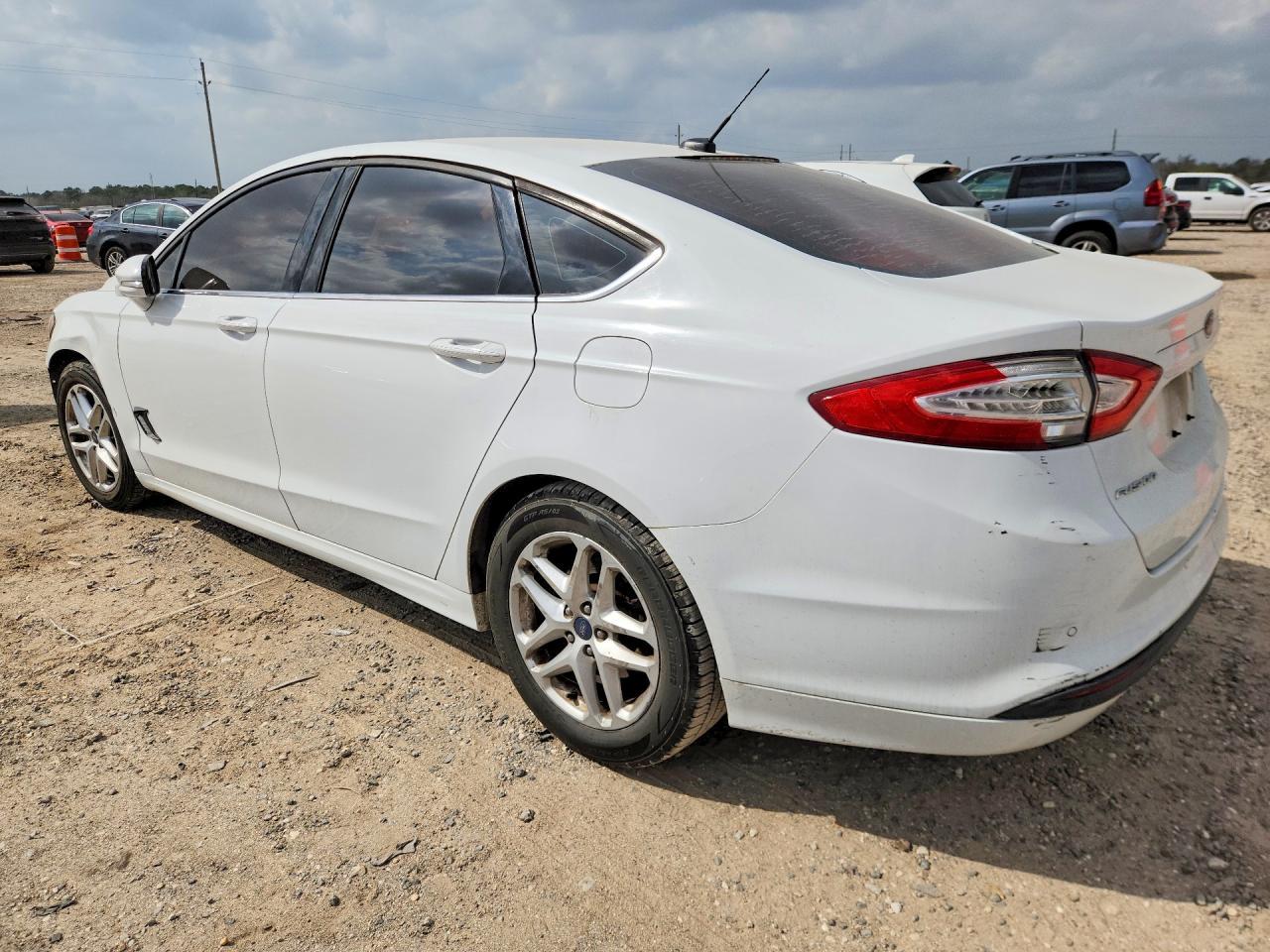 2016 Ford Fusion Se - Фото 2