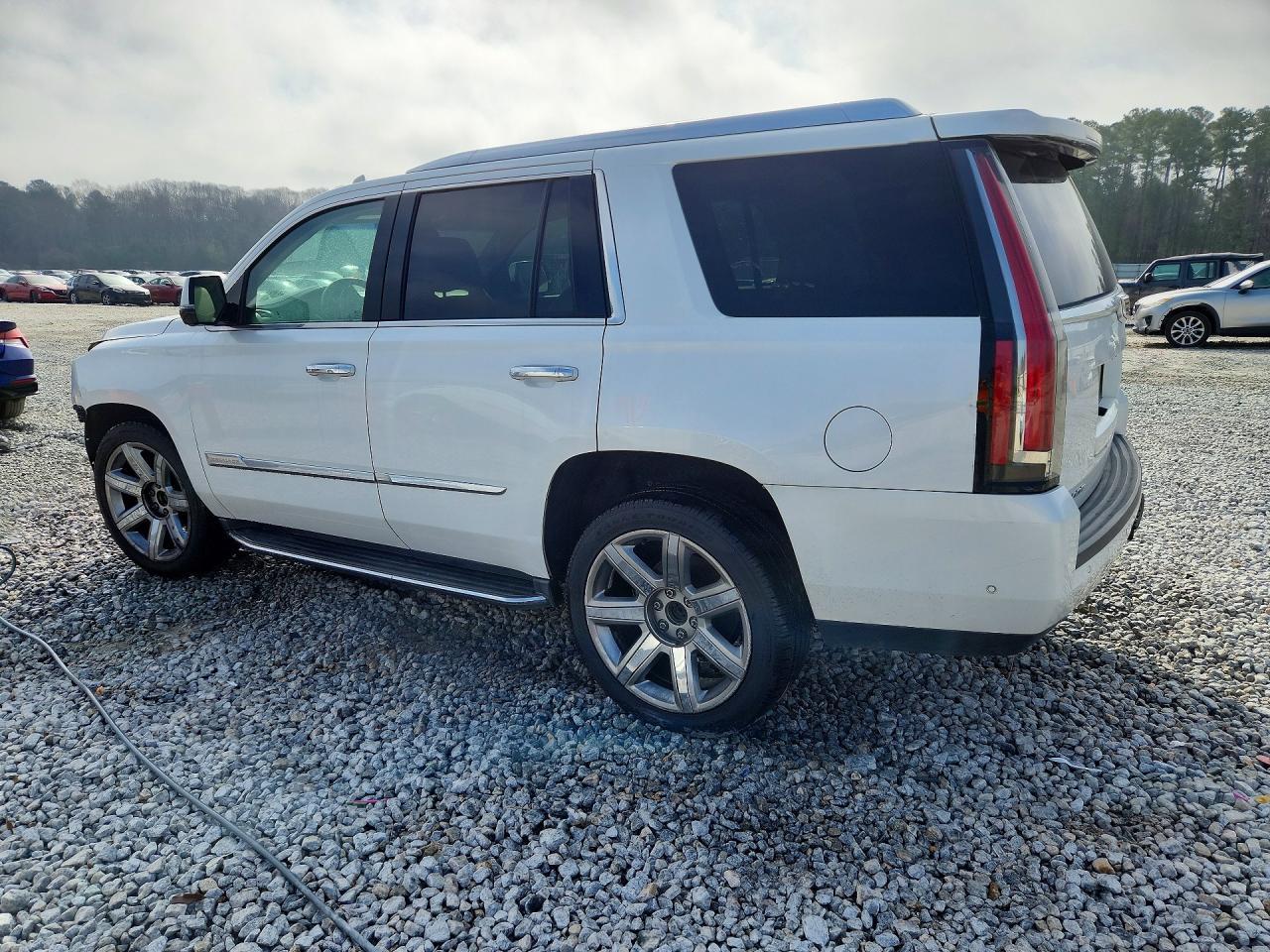 2017 Cadillac Escalade Luxury - Фото 2