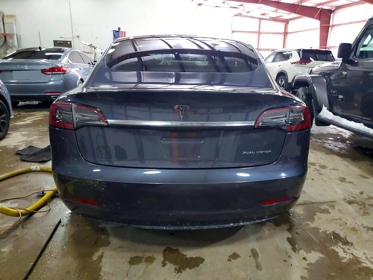 2018 Tesla Model 3 - Фото 6