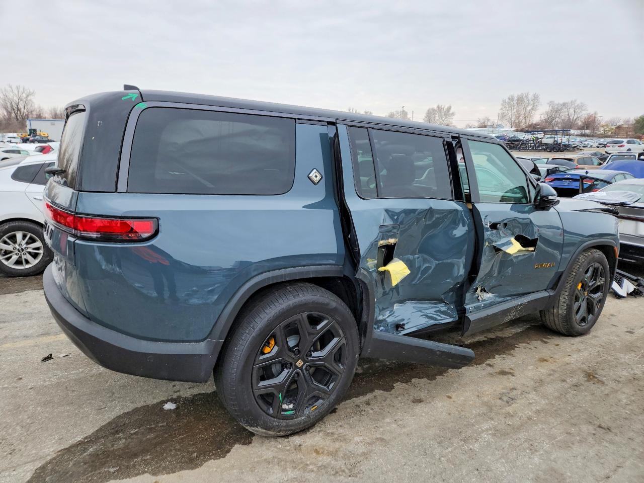2026 Rivian R1S Premium - Фото 3
