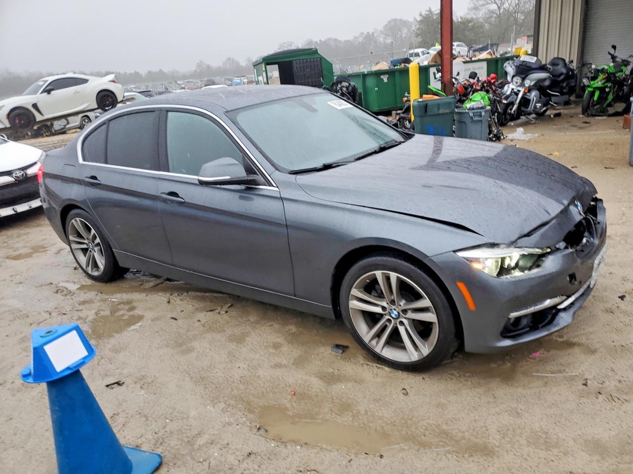 2017 BMW 330 Xi - Фото 4