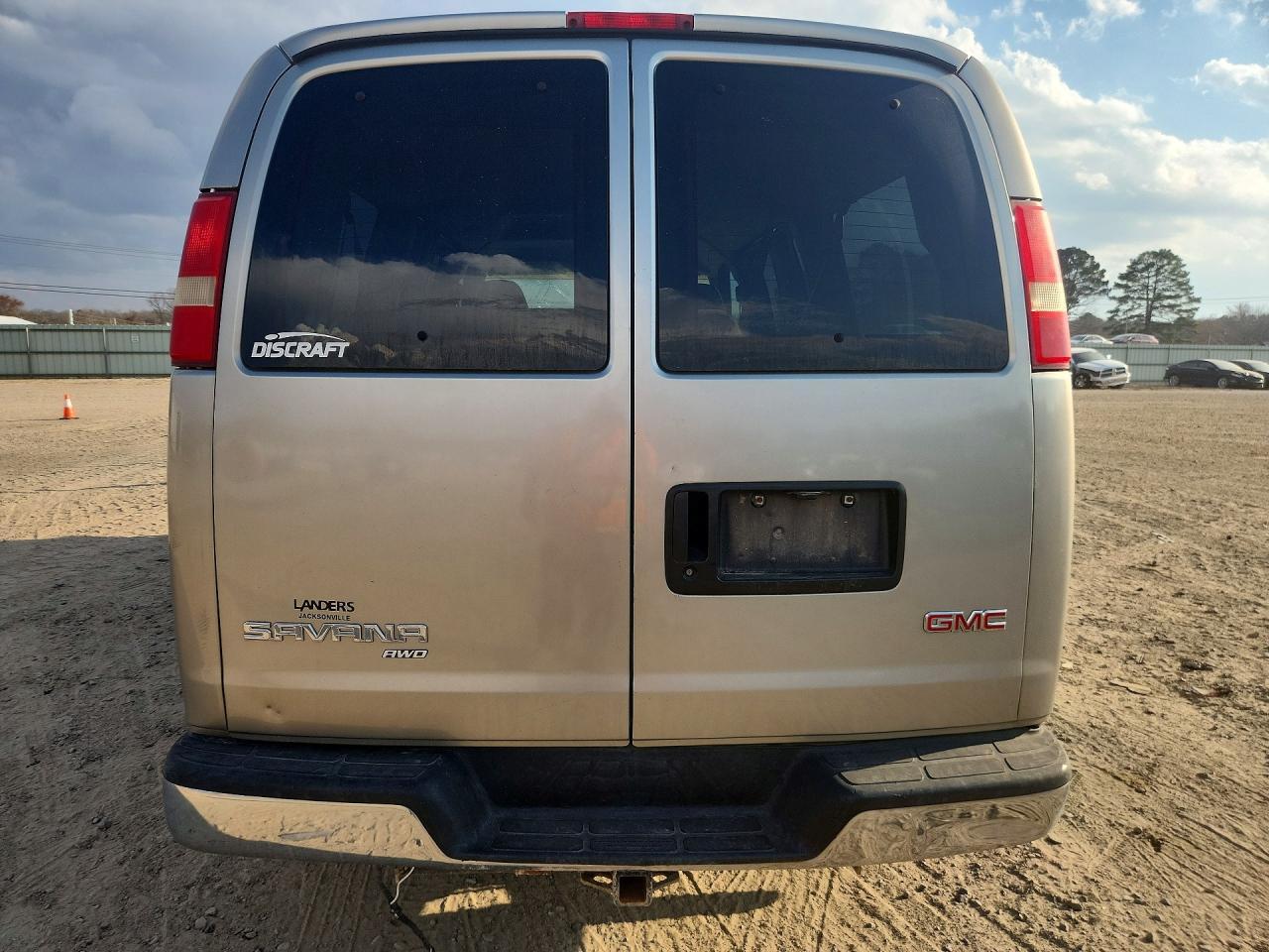 2004 GMC Savana G1500 - Фото 6