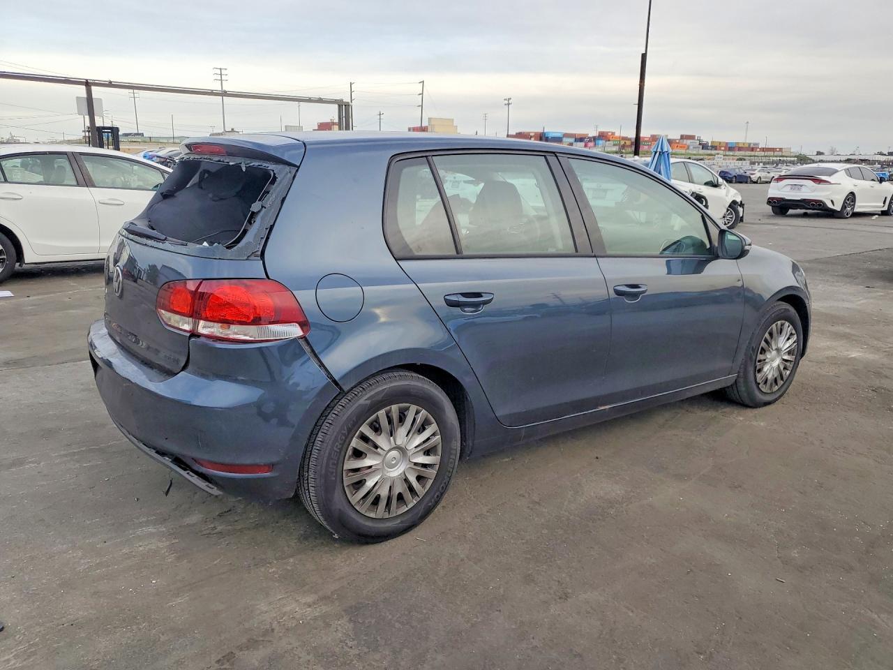 2011 Volkswagen Golf - Фото 3