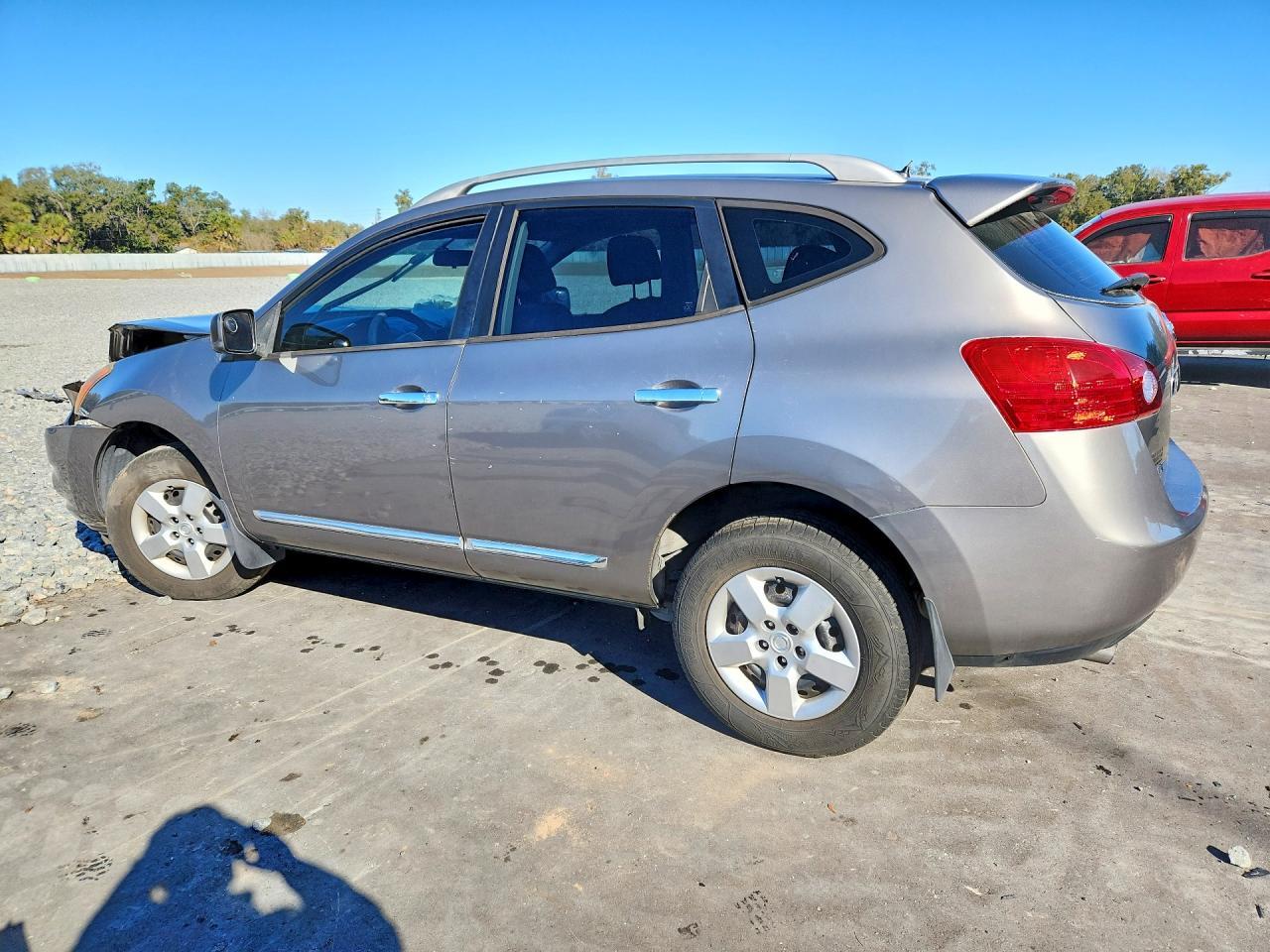 2014 Nissan Rogue Select S - Image 2