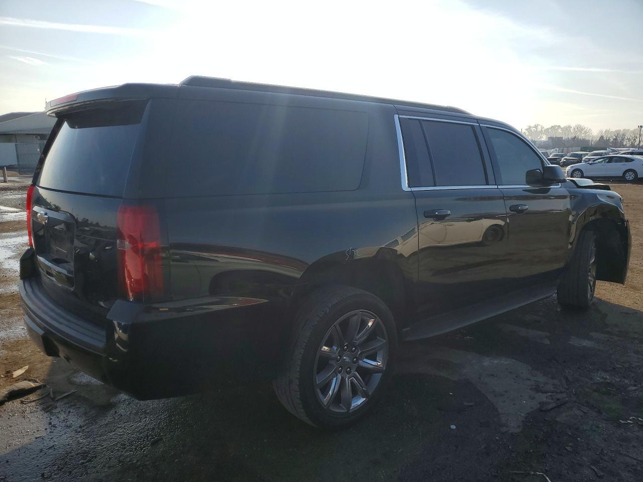 2017 Chevrolet Suburban K1500 Lt - Фото 3