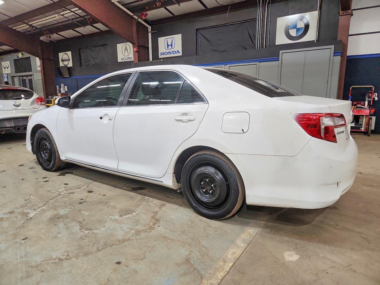 2013 Toyota Camry L - Фото 2