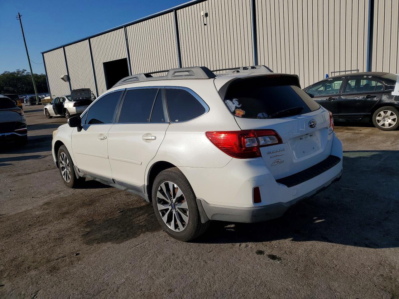2015 Subaru Outback 2.5I Limited - Фото 2