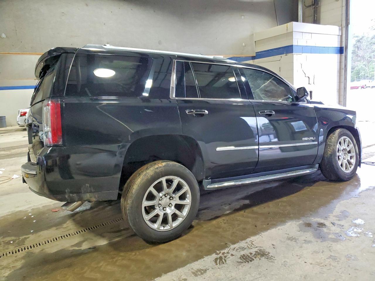 2017 GMC Yukon Denali - Фото 3
