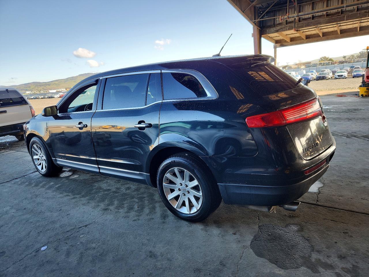 2014 Lincoln Mkt - Фото 2