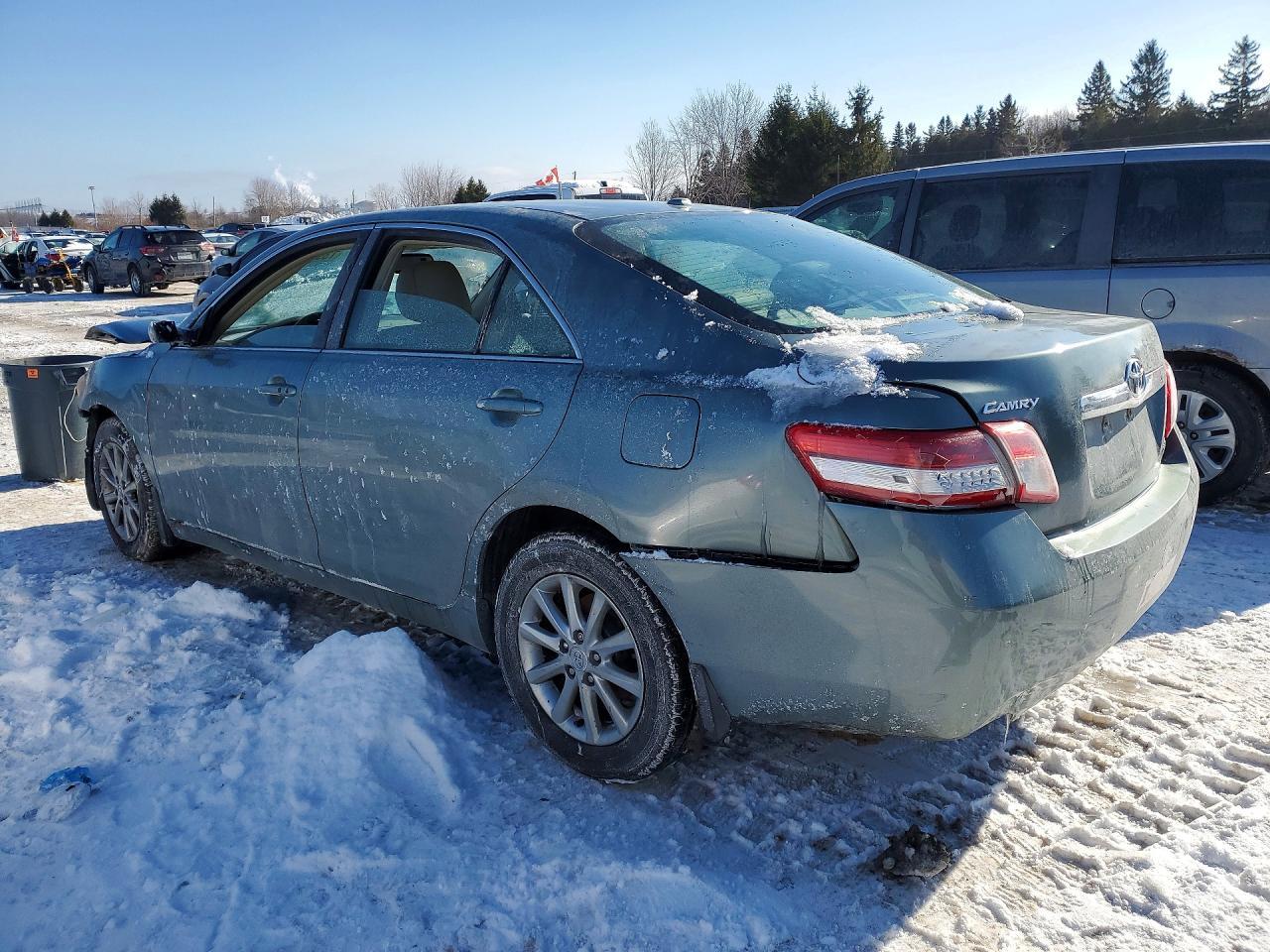 2011 Toyota Camry Base - Фото 2