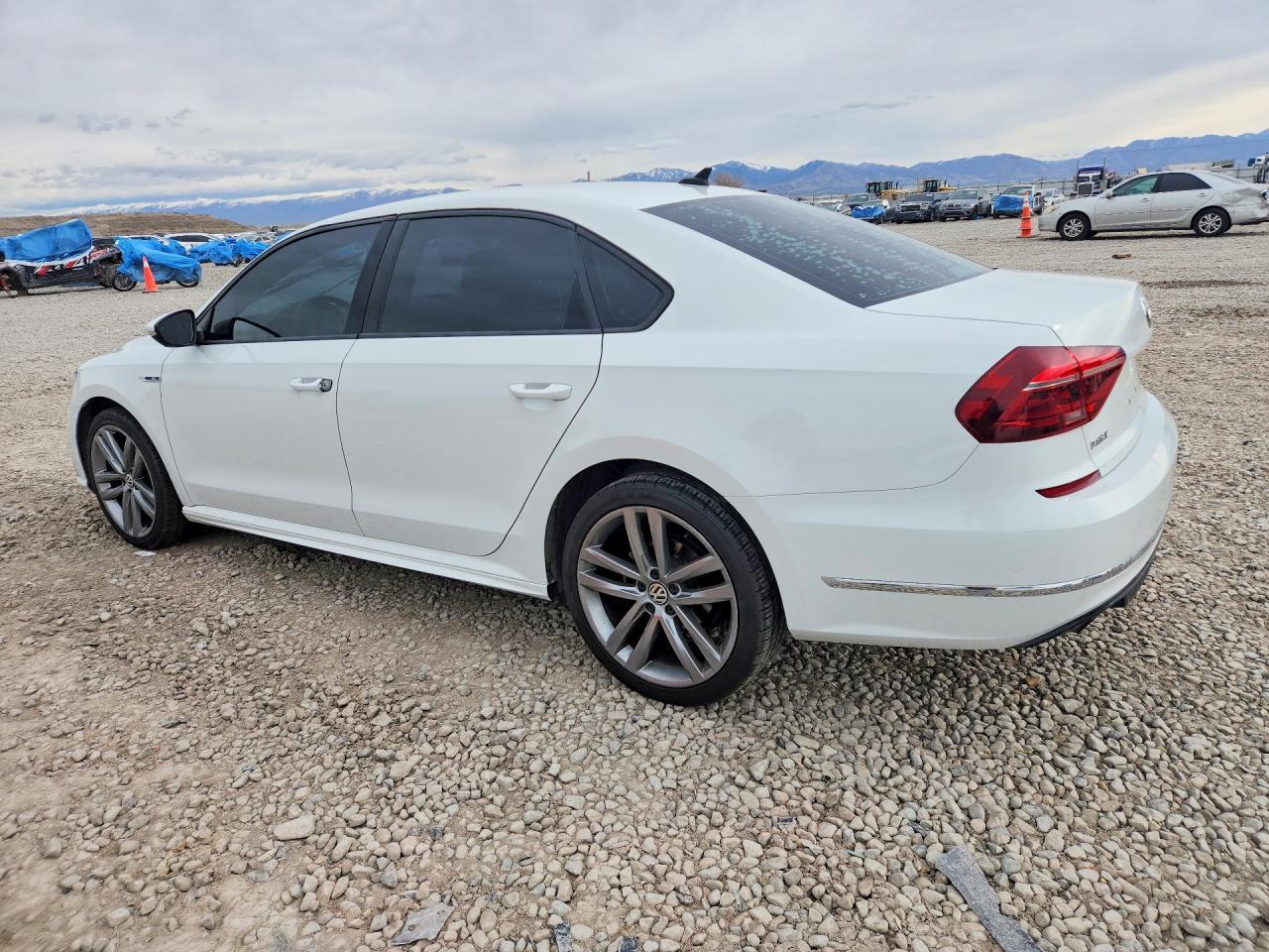 2018 Volkswagen Passat S - Фото 2