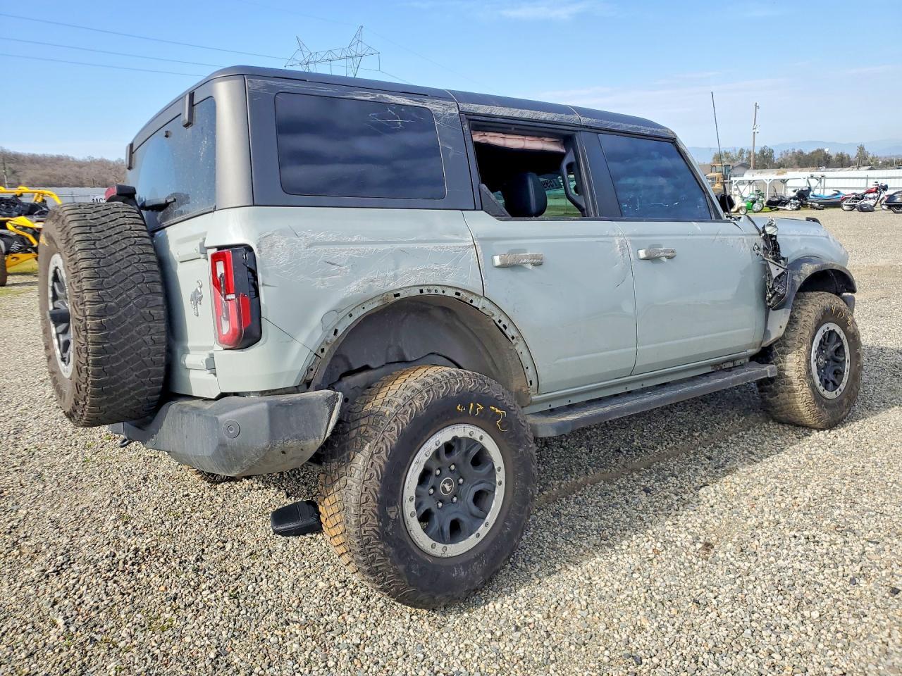 2023 Ford Bronco Base - Фото 3