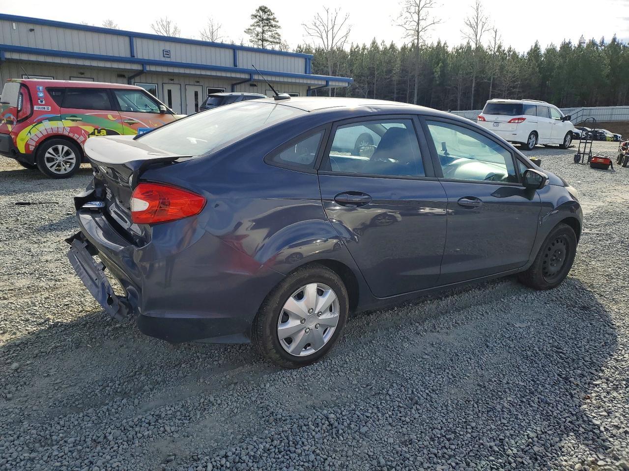 2013 Ford Fiesta Se - Фото 3