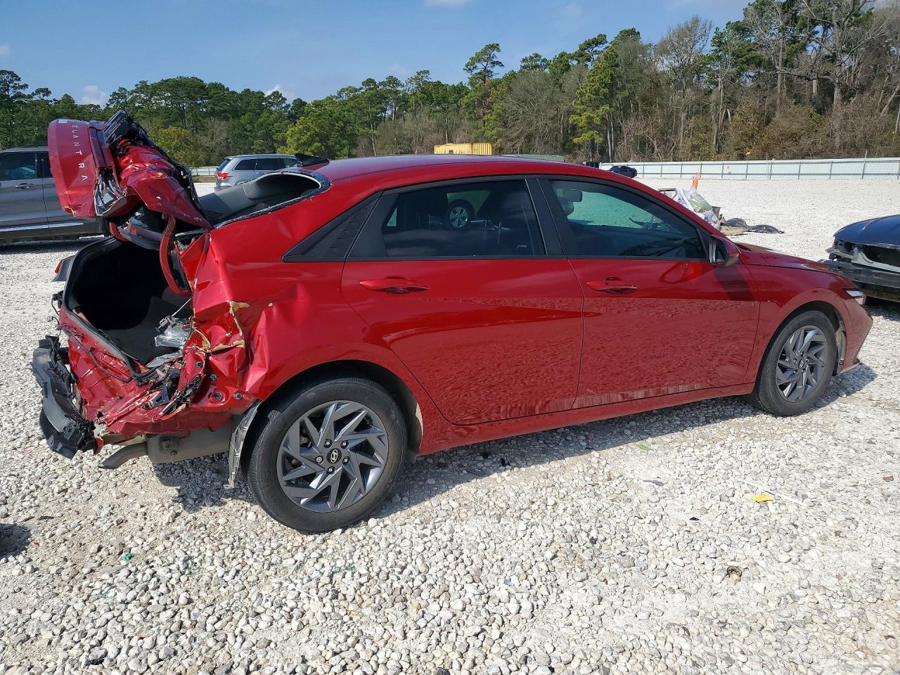 2024 Hyundai Elantra Sel - Image 3