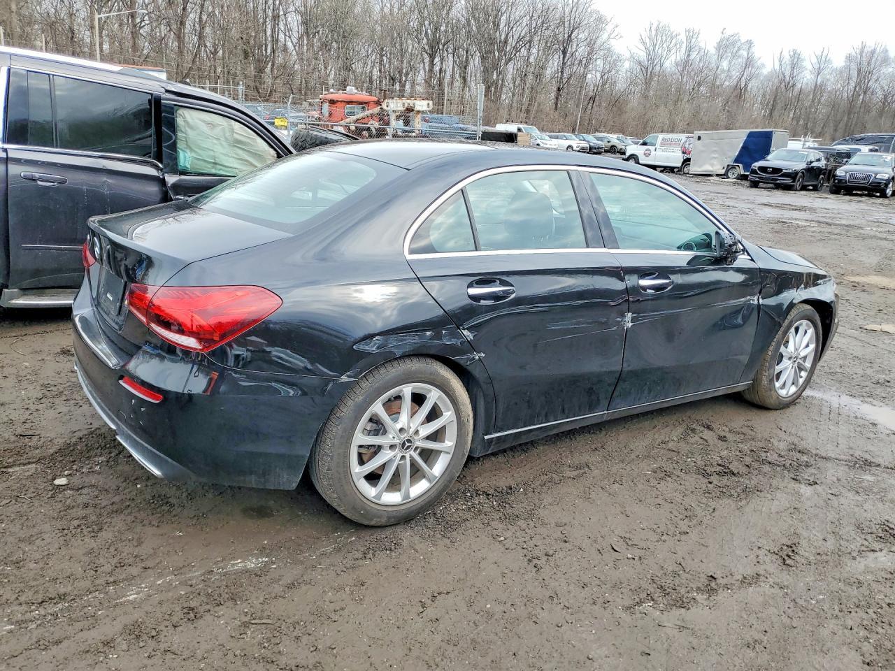 2022 Mercedes Benz A - Фото 3